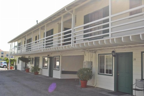 Coast Village Inn - image 11