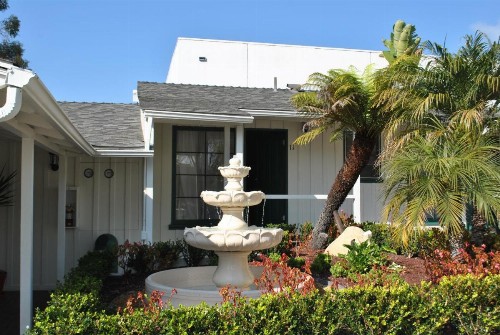 Coast Village Inn - image 14
