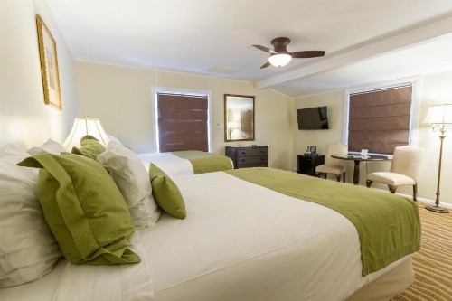 Coast Village Inn - image 17