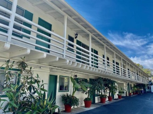 Coast Village Inn - image 20