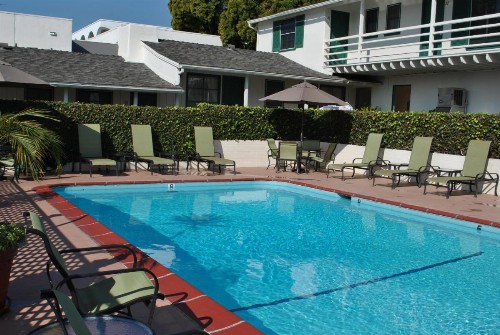 Coast Village Inn - image 8