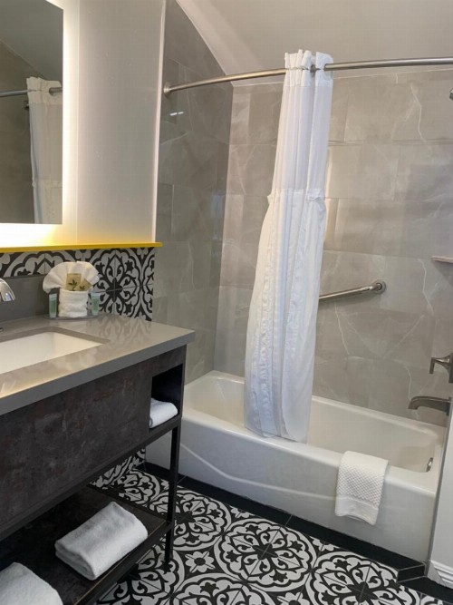 Oasis Inn and Suites - image 10