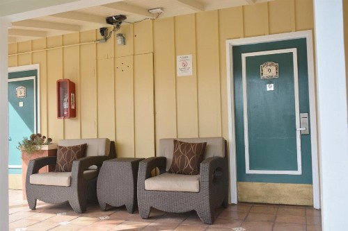 Oasis Inn and Suites - image 4