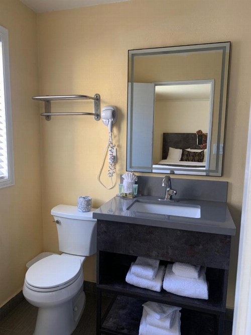 Oasis Inn and Suites - image 41