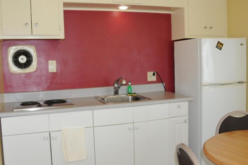Oasis Inn and Suites - image 7