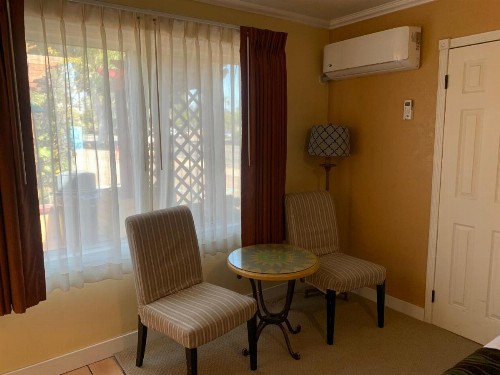 Oasis Inn and Suites - image 8
