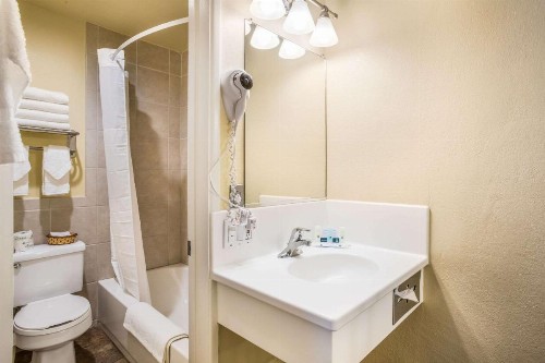 Quality Inn Santa Barbara - image 10