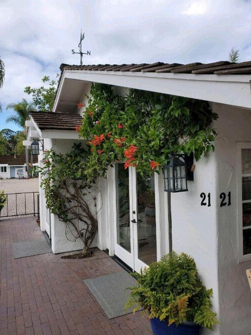Marina Beach Motel - image 5