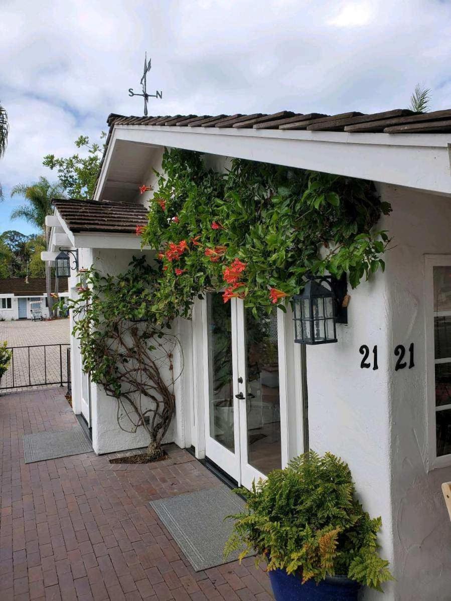 Marina Beach Motel - image 5