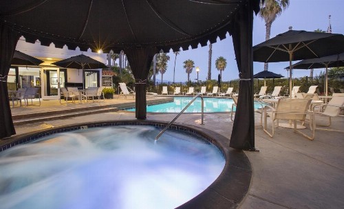 West Beach Inn a Coast Hotel - image 2