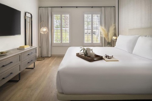 Pacifica Suites - image 17