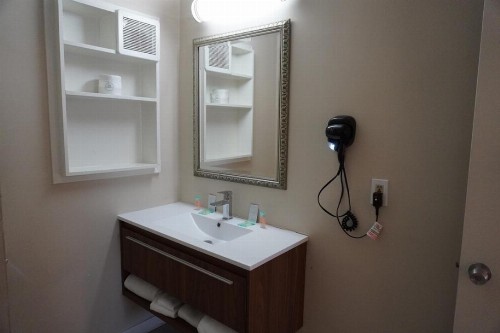 Rose Garden Inn - image 18