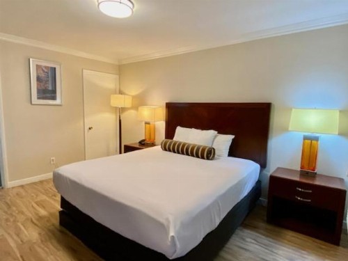 Rose Garden Inn - image 2