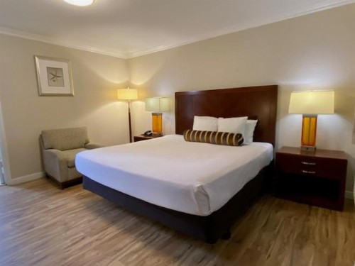 Rose Garden Inn - image 37
