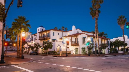 Harbor View Inn - image 9