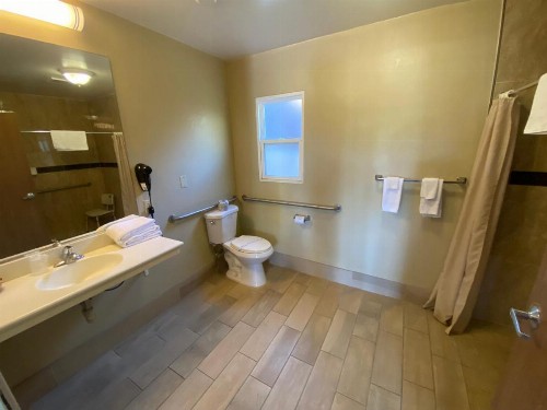 Town and Country Inn - image 15