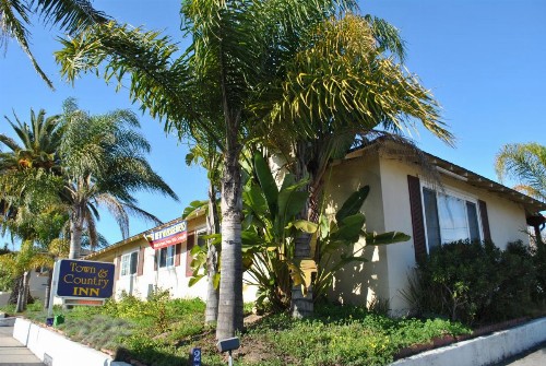 Town and Country Inn - image 19