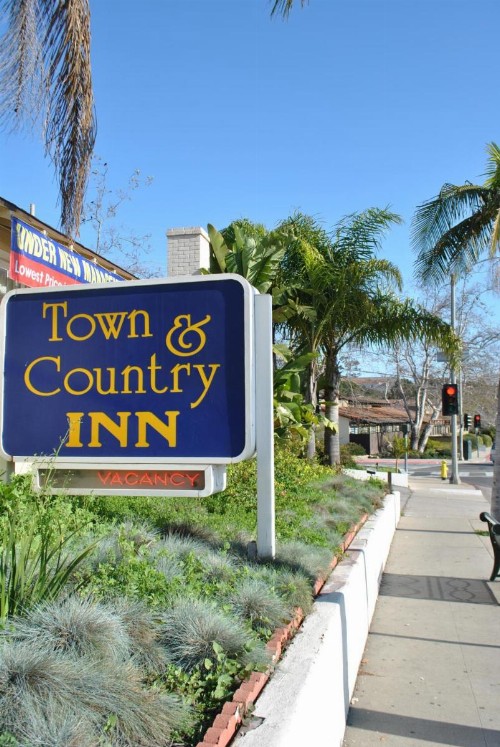 Town and Country Inn - image 21