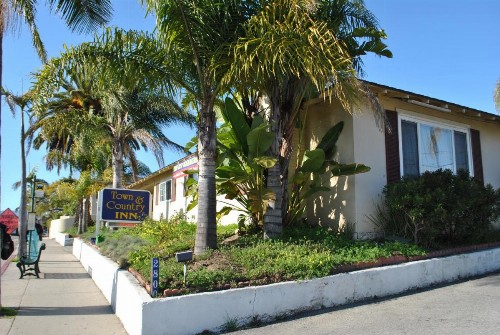 Town and Country Inn - image 26