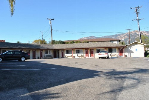 Town and Country Inn - image 29