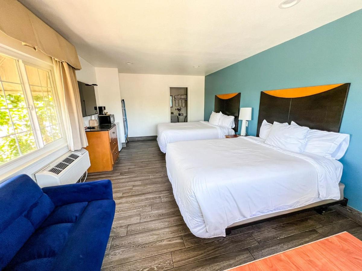 Town and Country Inn - image 3