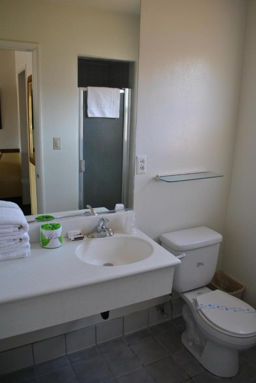 Town and Country Inn - image 30