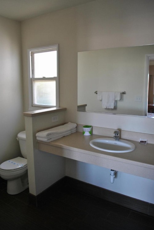 Town and Country Inn - image 32