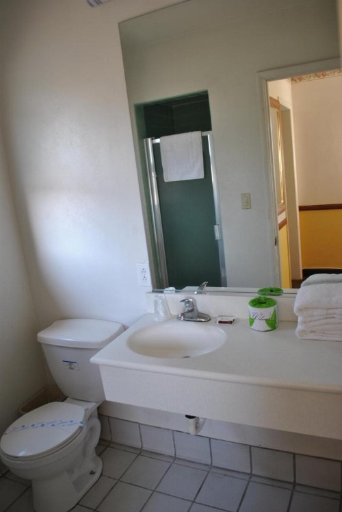Town and Country Inn - image 33
