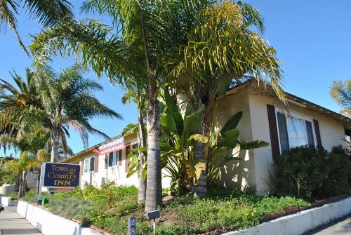 Town and Country Inn - image 37