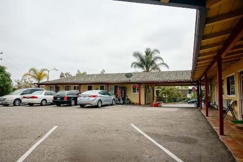 Town and Country Inn - image 39