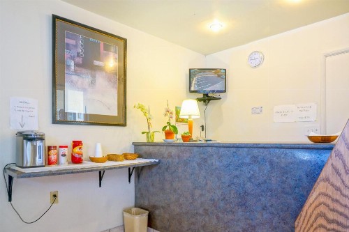 Town and Country Inn - image 43