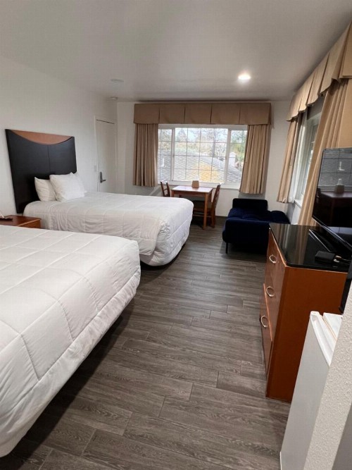 Town and Country Inn - image 47