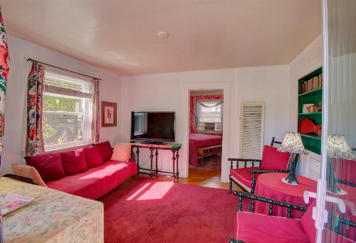 Secret Garden Inn & Cottages - image 10