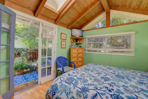 Secret Garden Inn & Cottages - image 12
