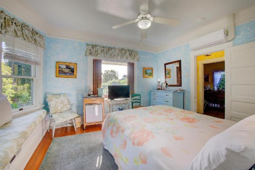 Secret Garden Inn & Cottages - image 16