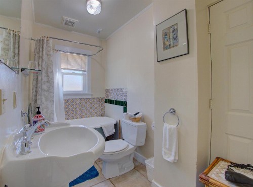Secret Garden Inn & Cottages - image 17