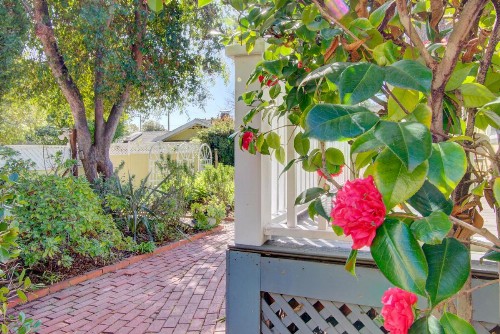 Secret Garden Inn & Cottages - image 20