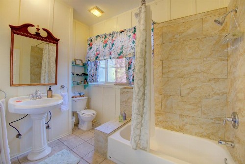 Secret Garden Inn & Cottages - image 22