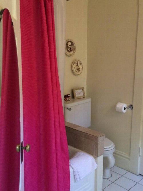 Secret Garden Inn & Cottages - image 23