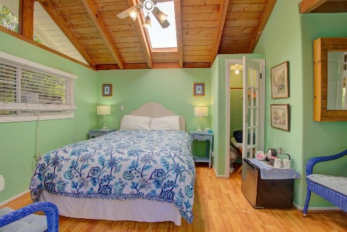 Secret Garden Inn & Cottages - image 33
