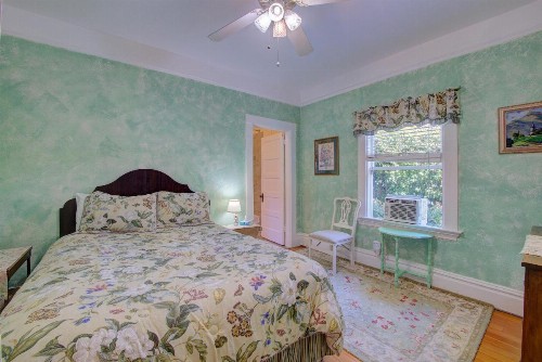 Secret Garden Inn & Cottages - image 34