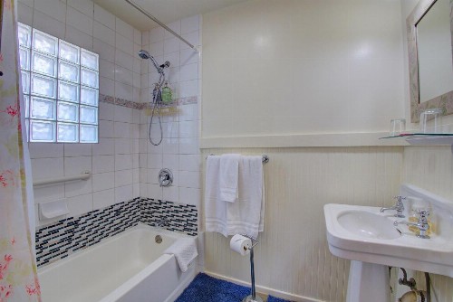 Secret Garden Inn & Cottages - image 40