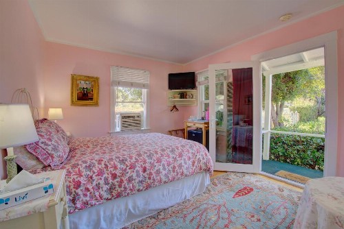 Secret Garden Inn & Cottages - image 43