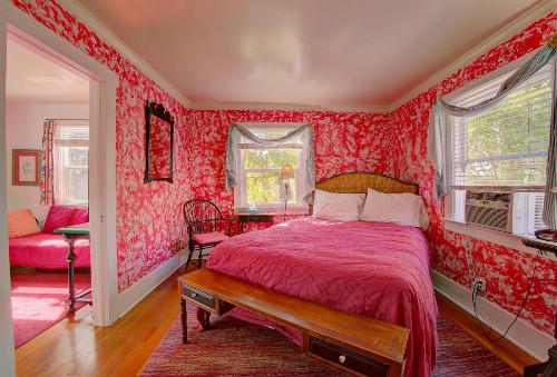 Secret Garden Inn & Cottages - image 5