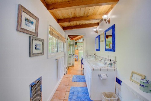Secret Garden Inn & Cottages - image 8