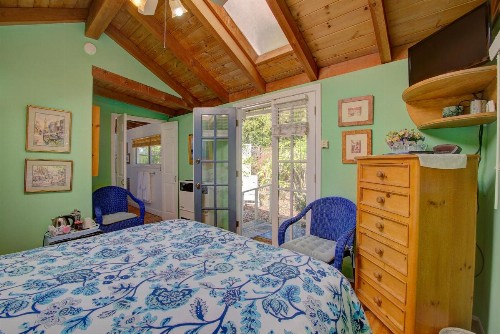Secret Garden Inn & Cottages - image 9