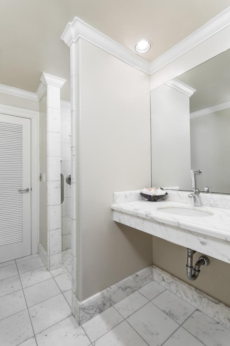 Montecito Inn - image 3