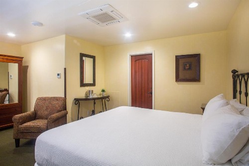 Castillo Inn at the Beach - image 25