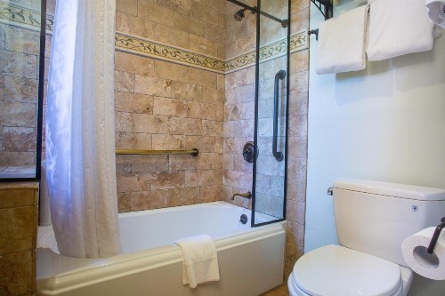 Castillo Inn at the Beach - image 7
