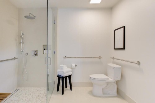 Casa Valerio Unit 6C-Boutique Suite in Downtown Santa Barbara - image 12